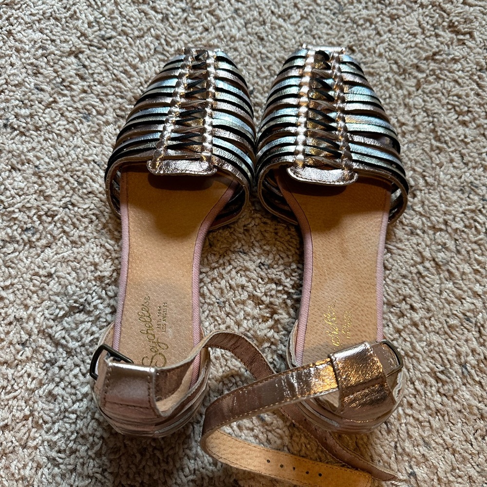 EUC Seychelles metallic sandals with ankle strap